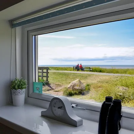 Captains Nyaraló Allonby